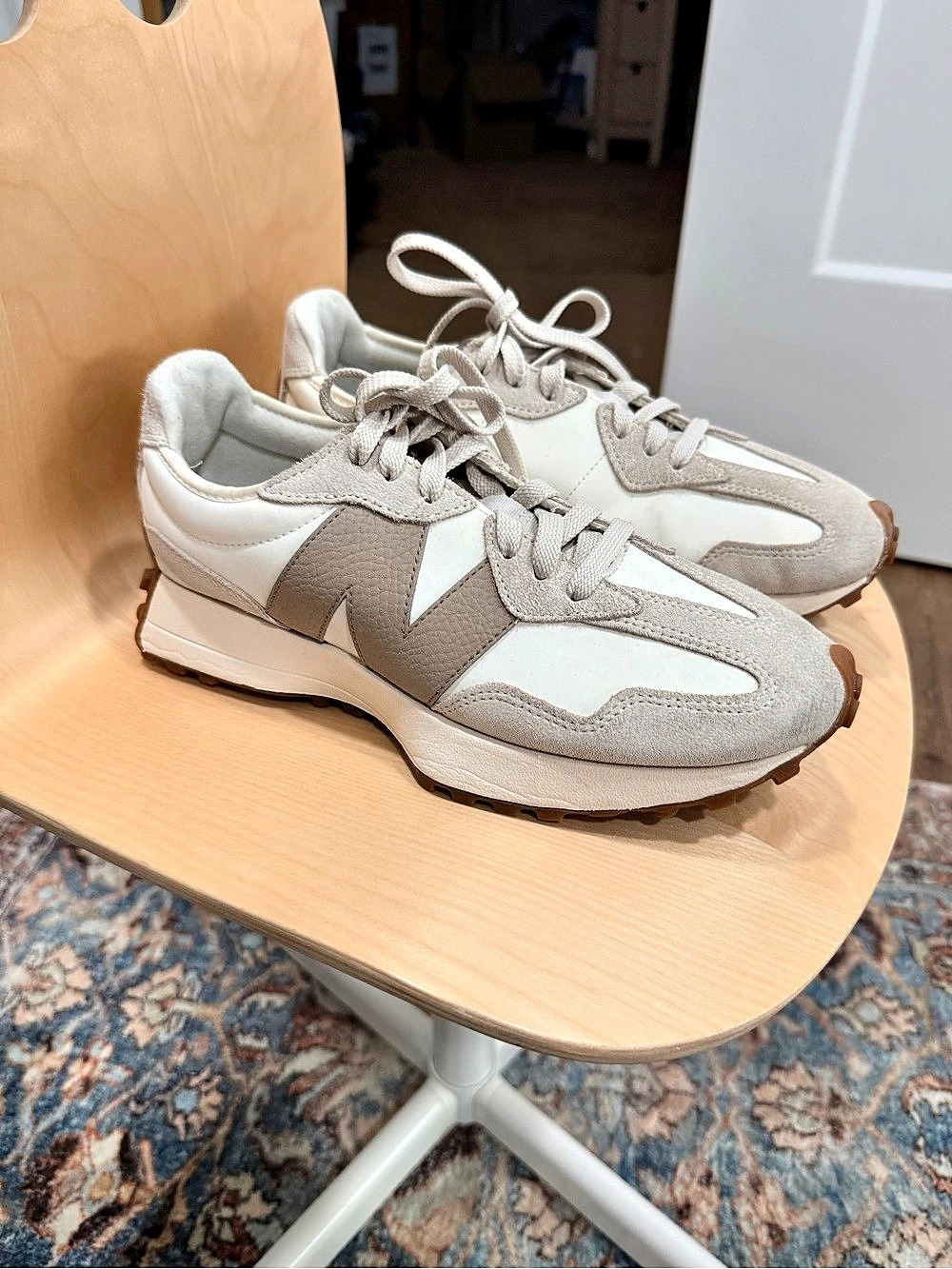 New Balance 327 Women's Sneakers US 9
